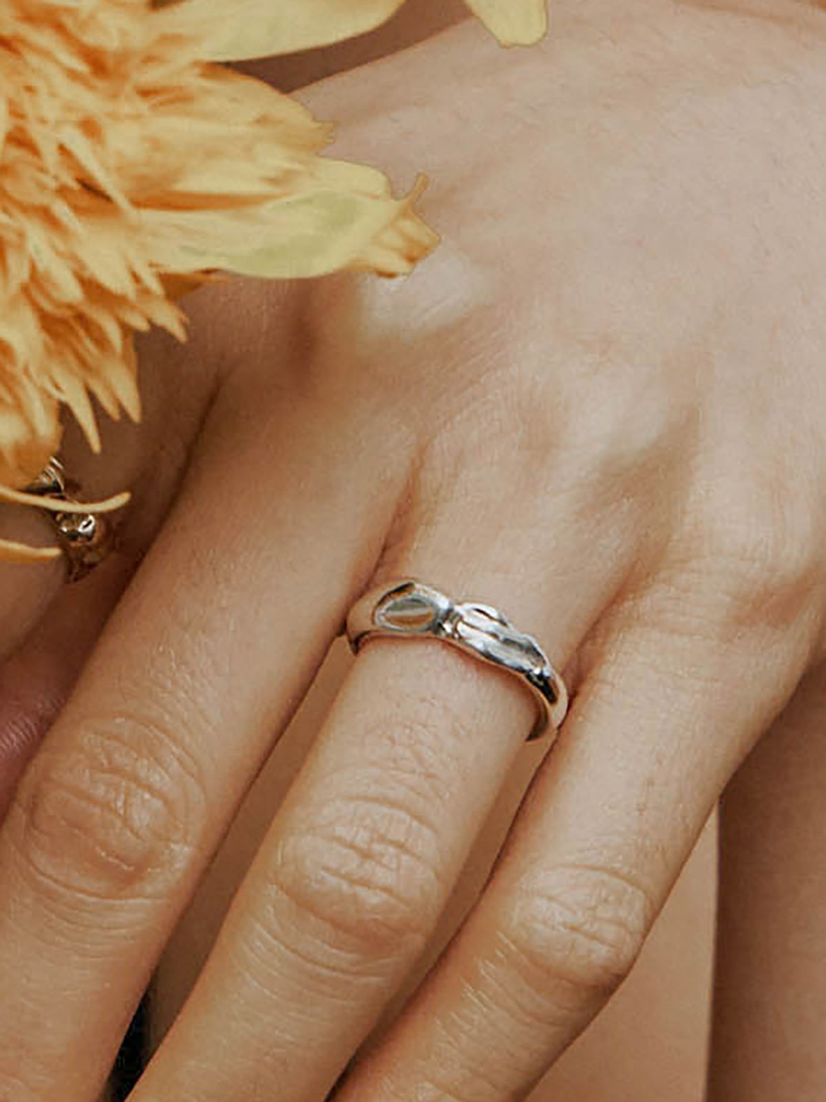 파피(POPPI) Half textured ring