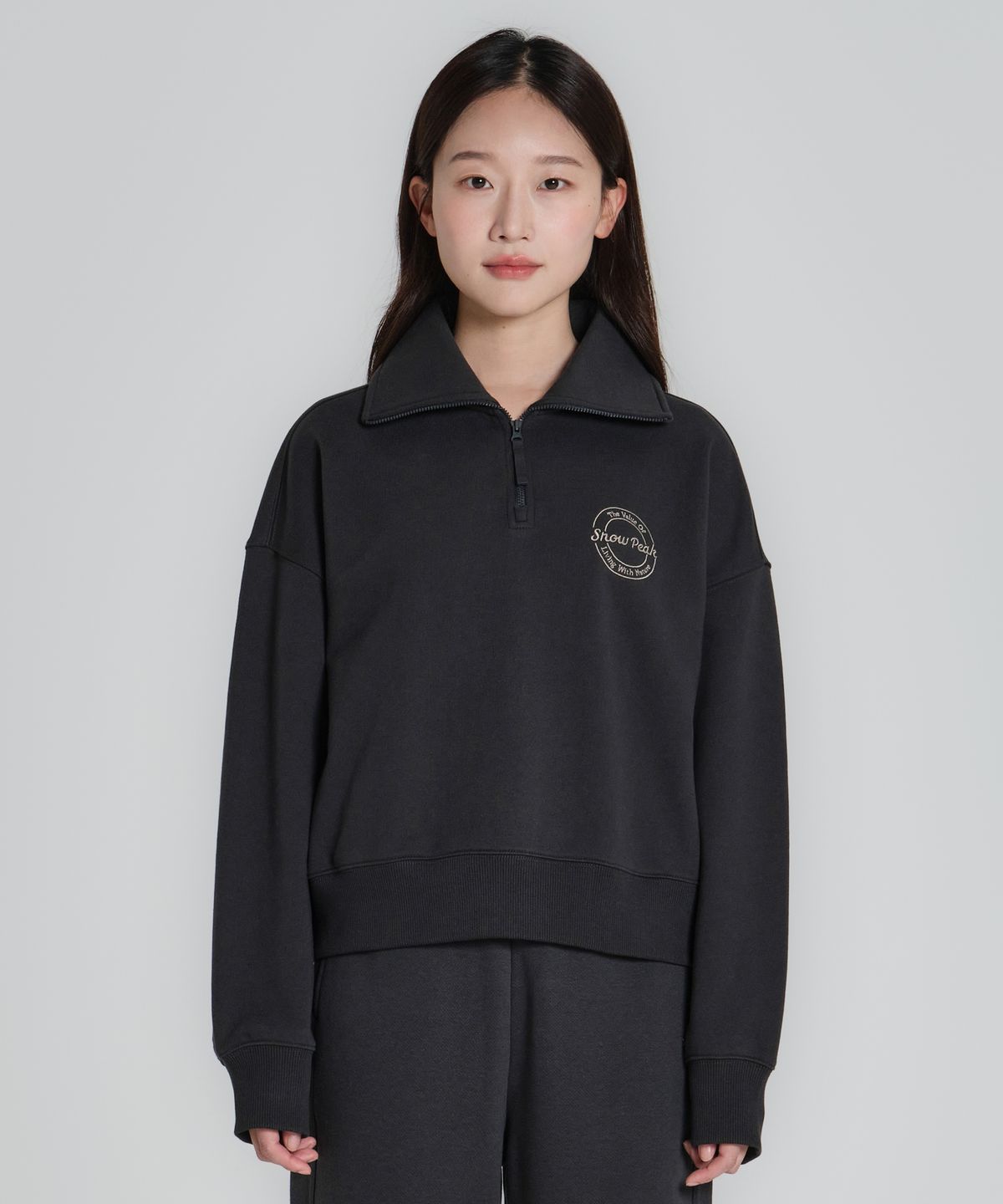 스노우피크 어패럴(SNOWPEAK APPAREL) 랜드 우먼스 세미크롭 기모 하프집업 Dark Charcoal (S23FWFZT61)