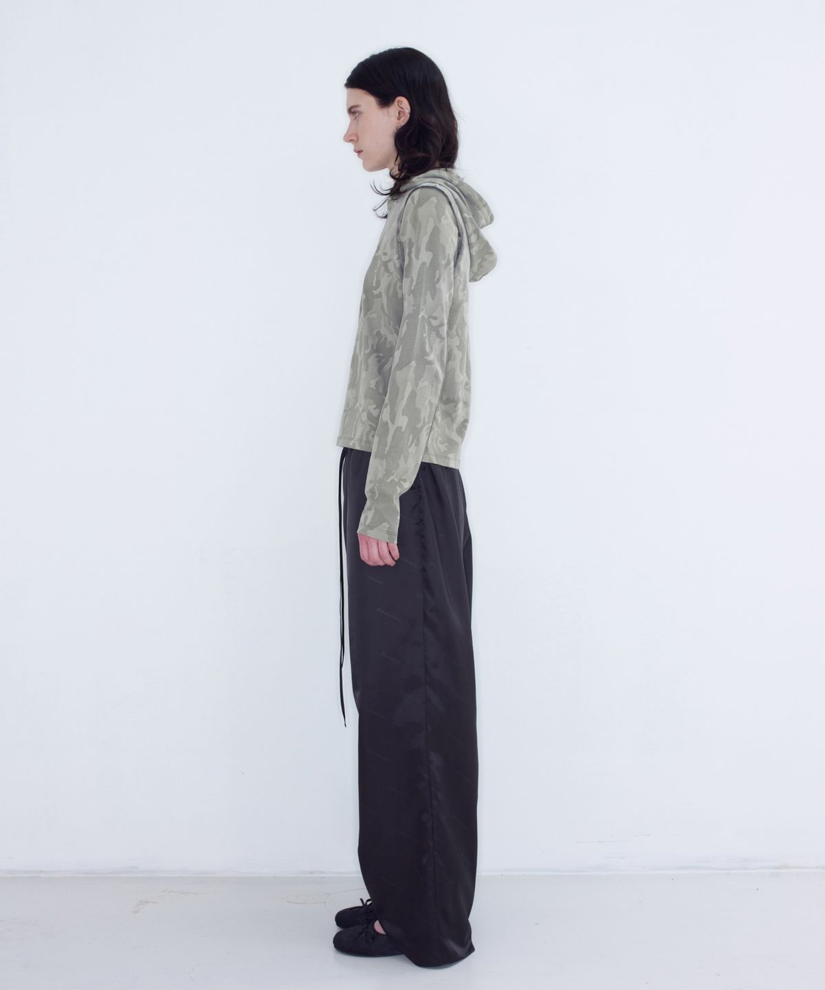 에스이오(s/e/o) CAMO HOOD LAYERED TEE_DARK