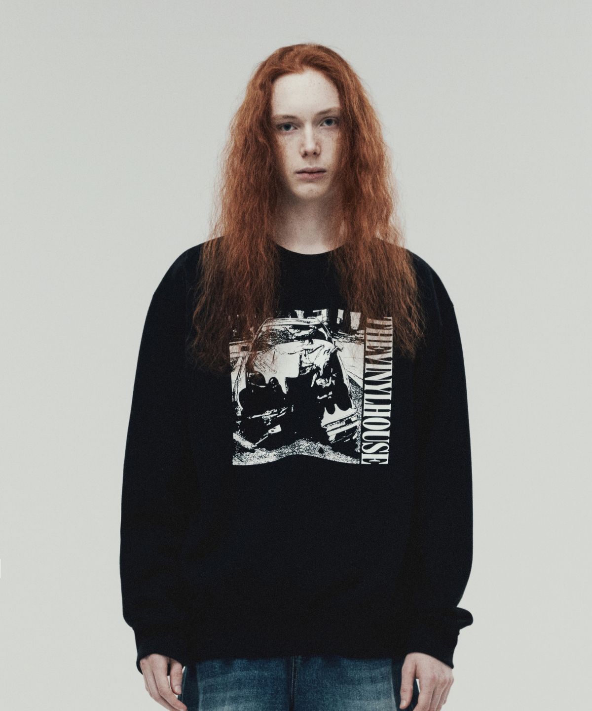 더바이닐하우스(THEVINYLHOUSE) JUNK CAR SWEATSHIRTS BLACK (VH2DFUM441A)