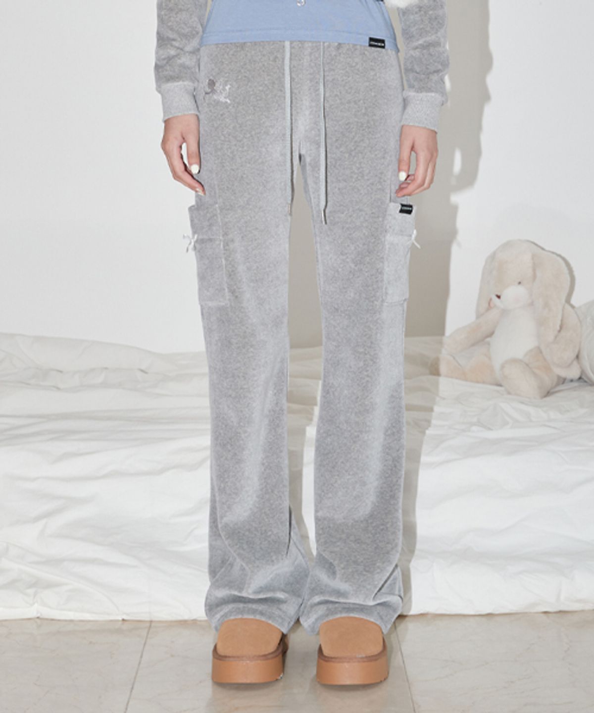 지제뮤지엄(ZIZEMUSEUM) VELVET TRAINING BOOTS CUT PANTS (MELANGE GRAY)