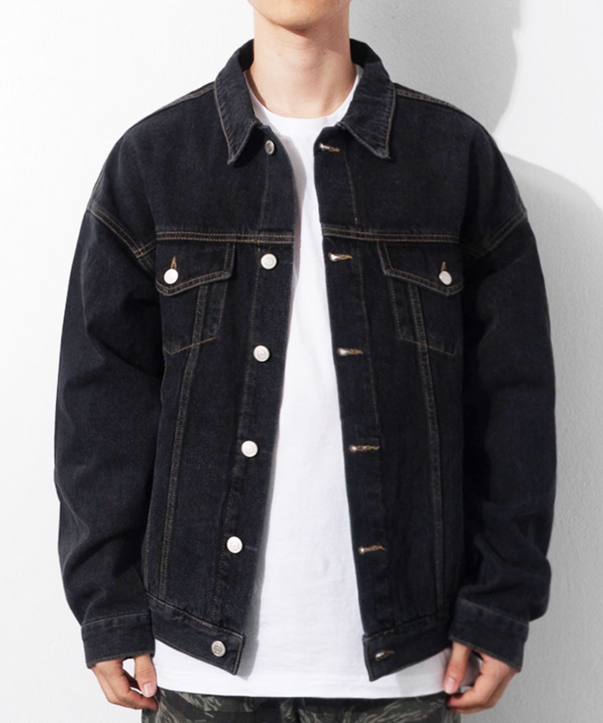 큐티에잇 가먼츠(QT8 GARMENTS) BN Washing Denim Trucker (Black)