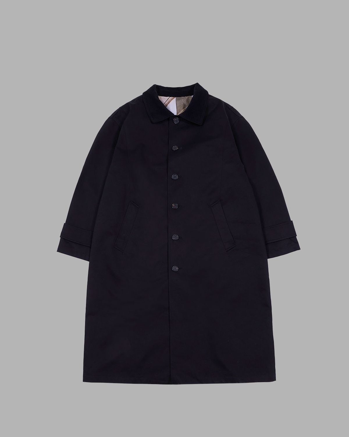 더뮤지엄비지터(THEMUSEUMVISITOR) CORDUROY COLLAR MAC COAT (BLACK)