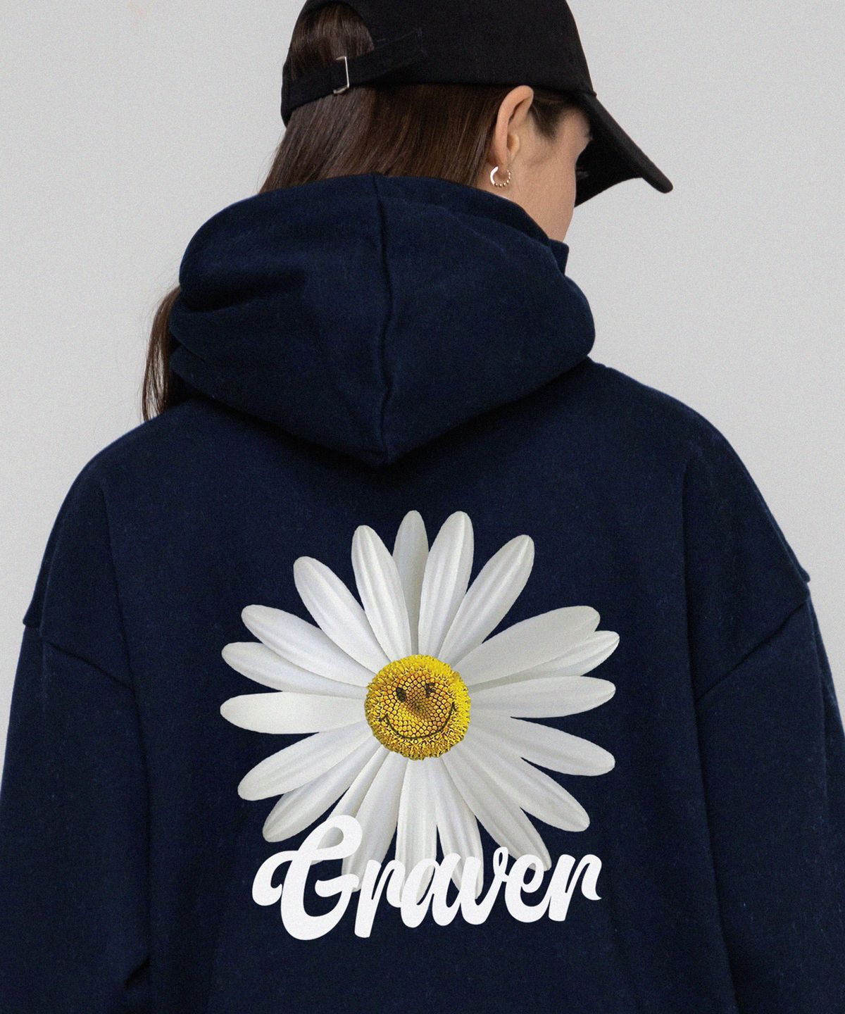 그레이버(GRAVER) [UNISEX]백 데이지플라워 스마일 후드티_네이비