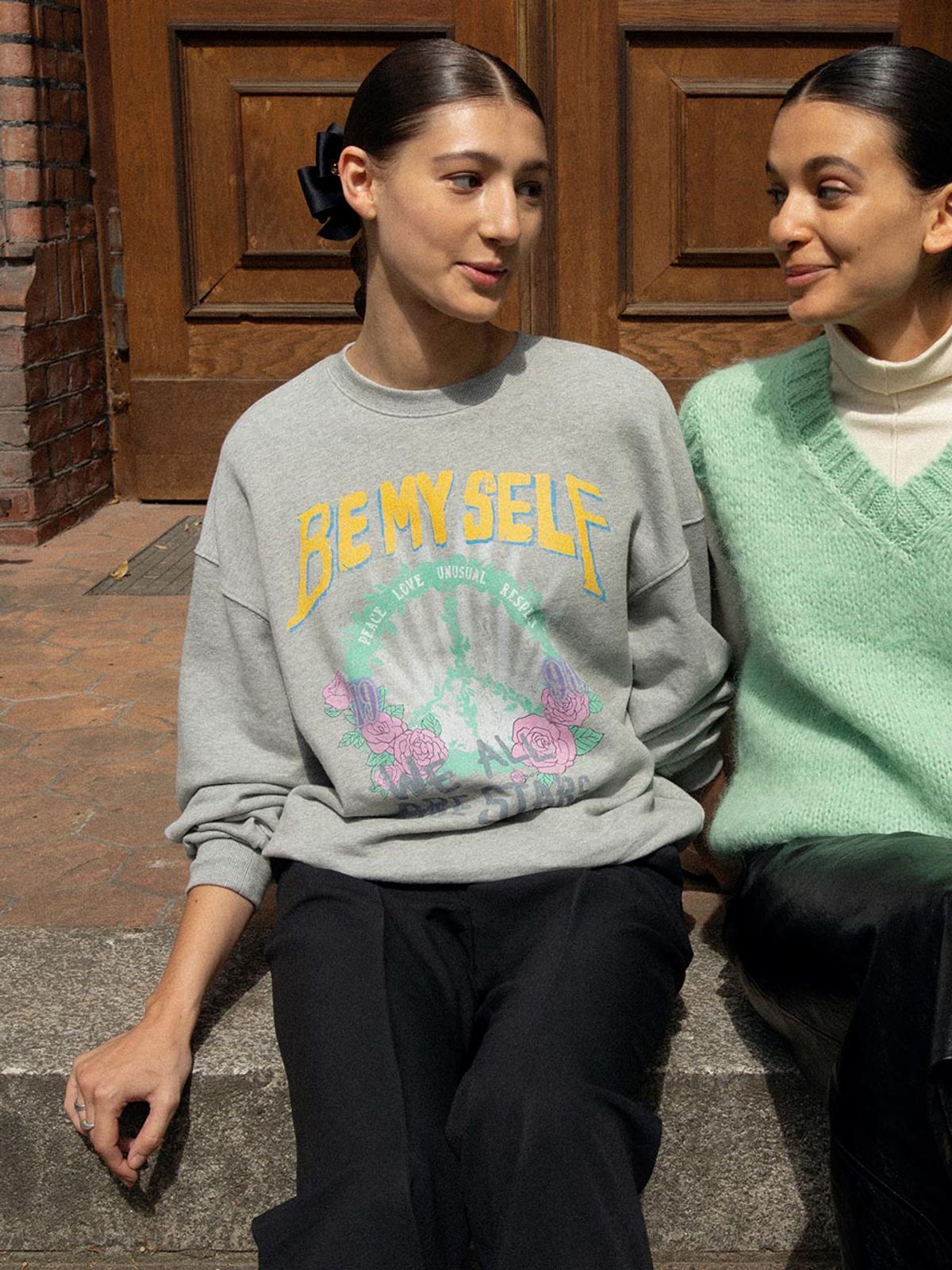 레이브(RAIVE) Peacemark Graphic Sweatshirt in L/Grey VW3AE102-11