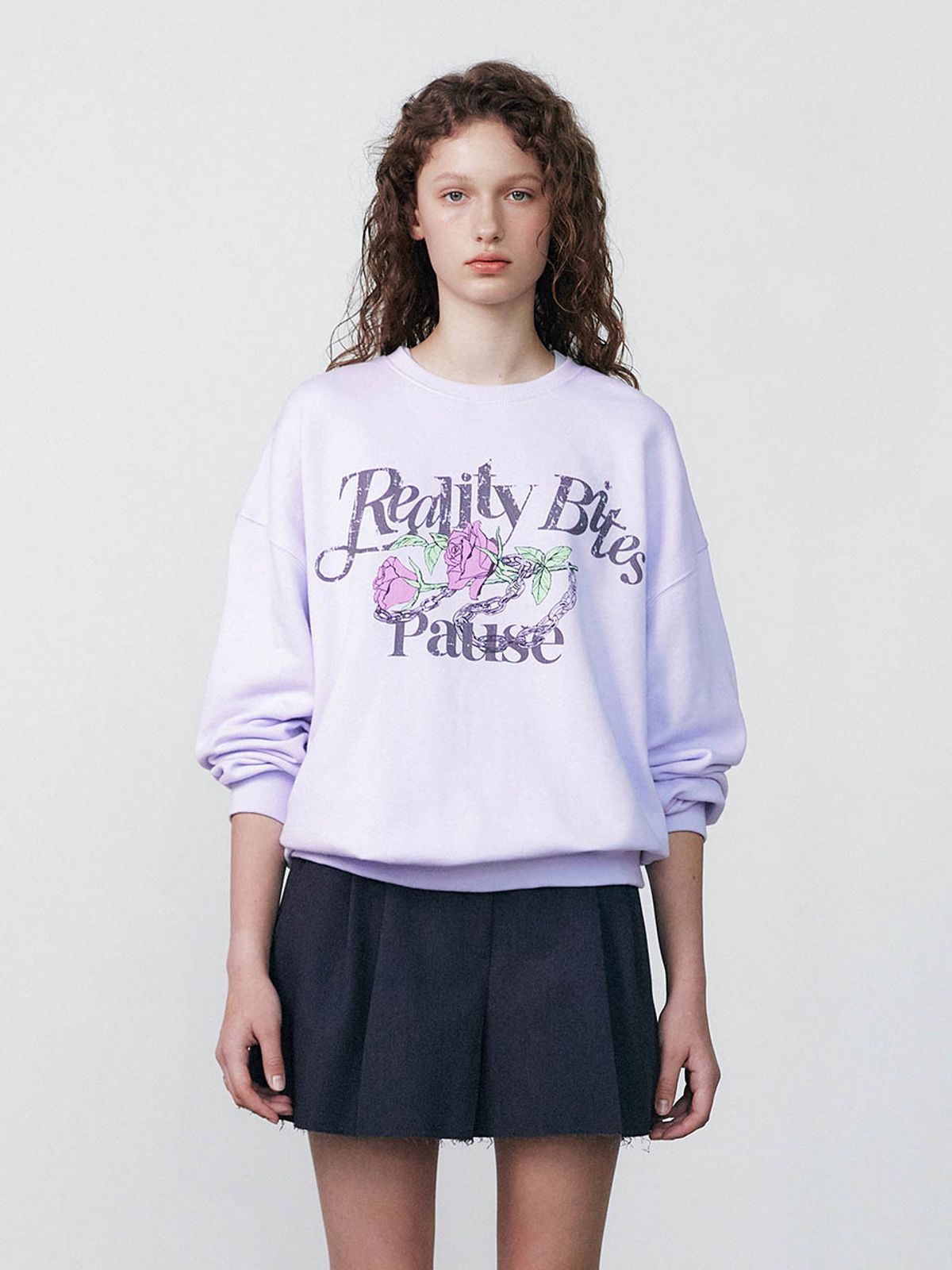 레이브(RAIVE) Rose-Chain Graphic Sweatshirt in Lavender VW3AE105-50