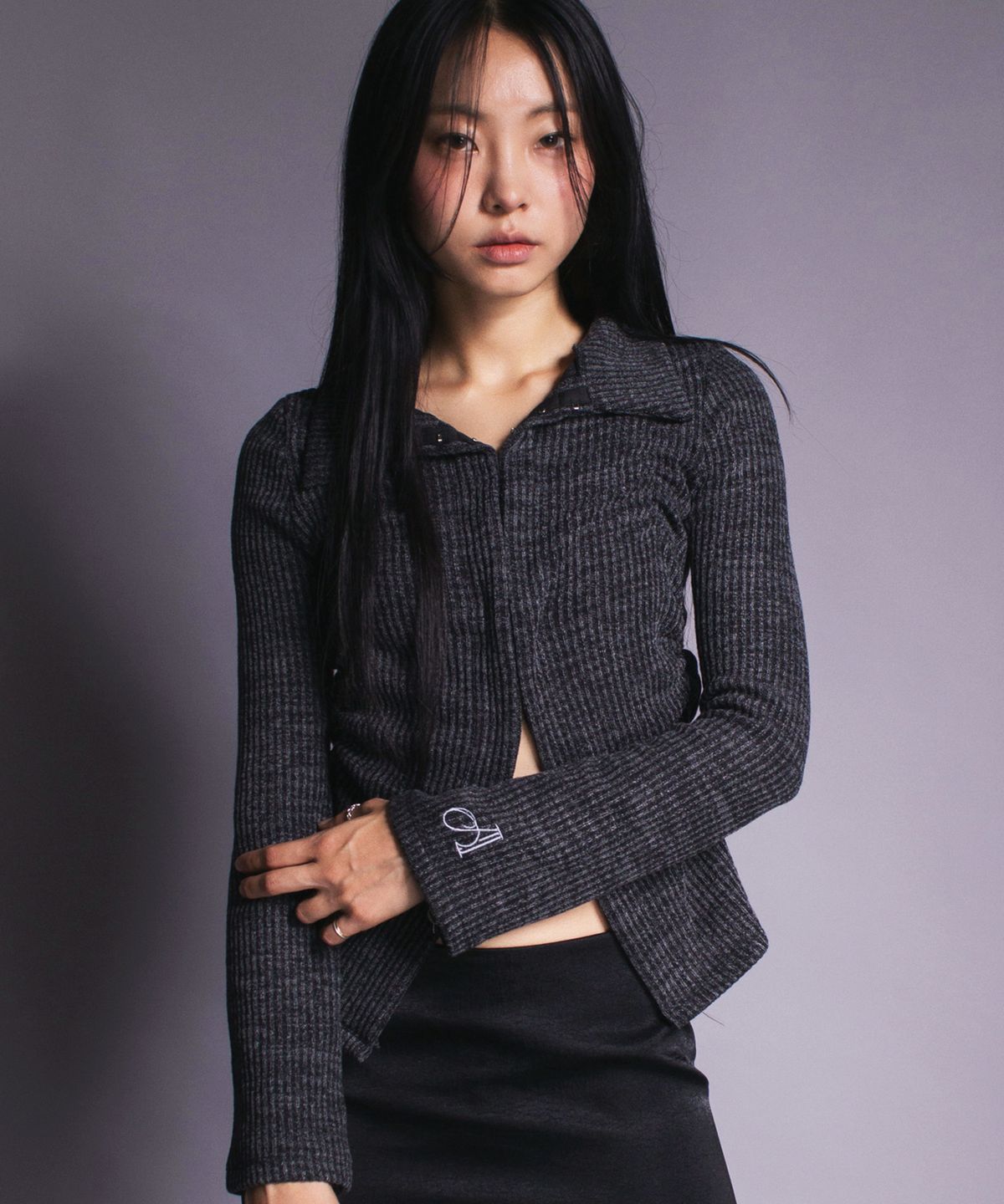 어퓨커멘츠(A FEW COMMENTS) 카라 셔링 후크 가디건 CHARCOAL