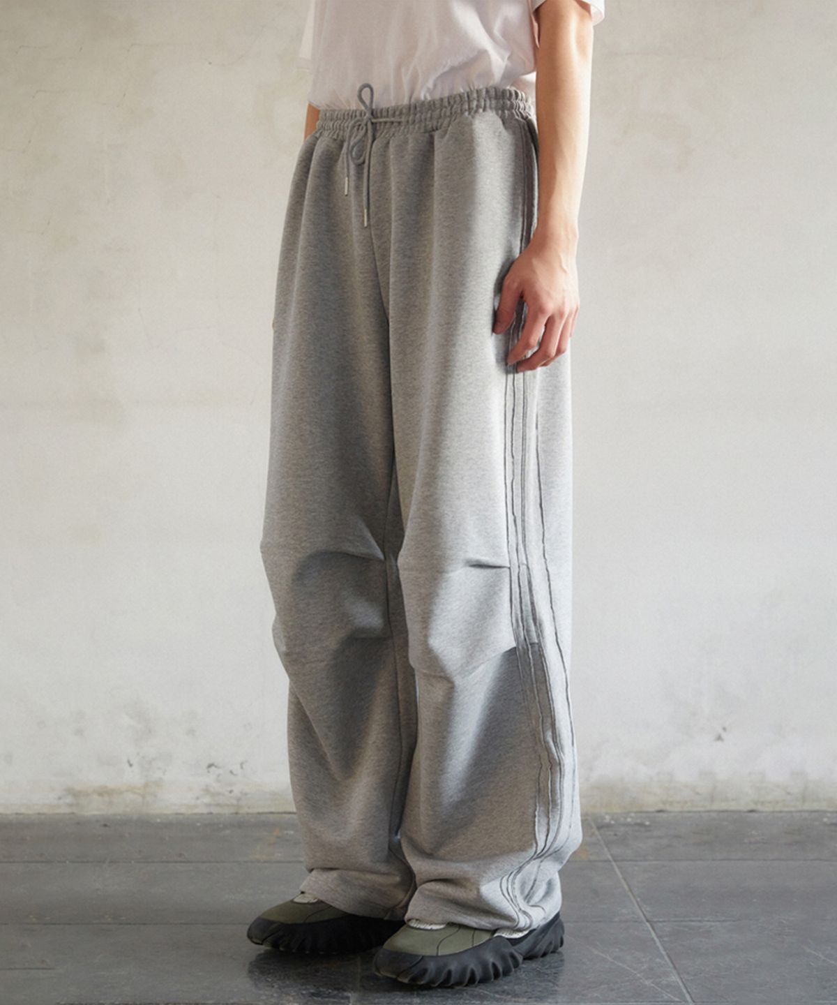 주앙옴므(JUAN HOMME) TRACK SWEAT PANTS (MELANGE GREY)