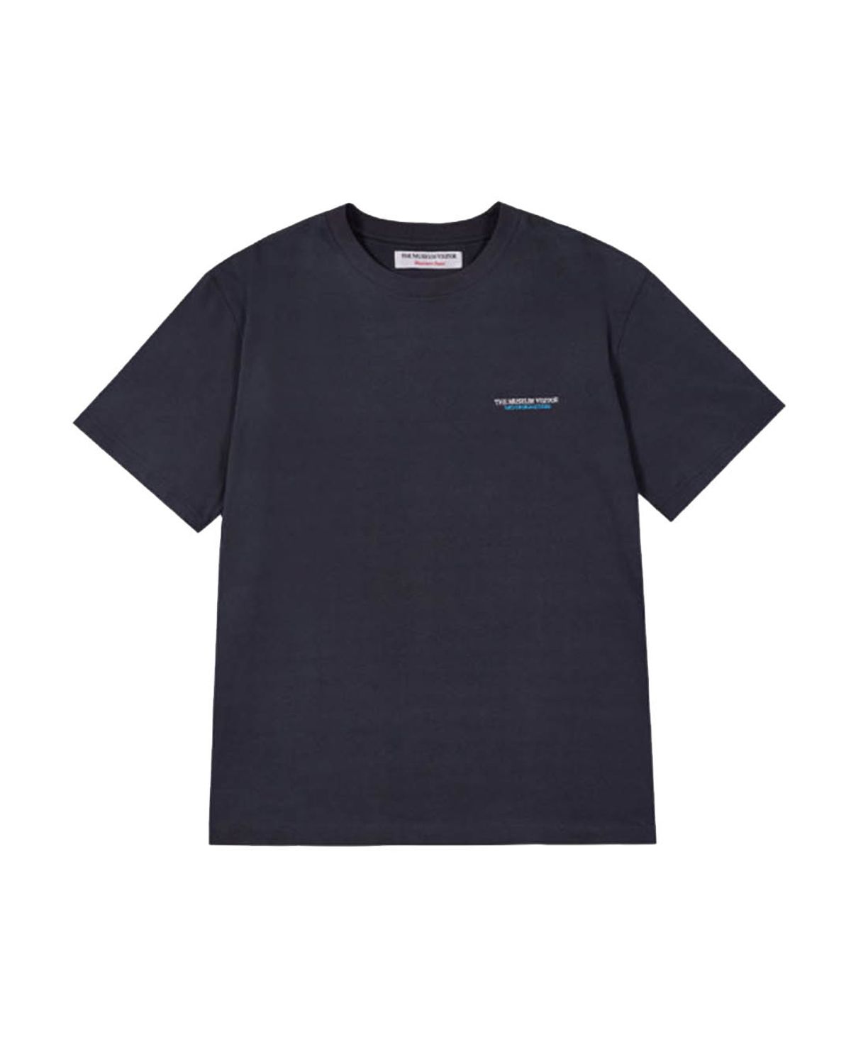 더뮤지엄비지터(THEMUSEUMVISITOR) LOGO SPRAY WASHED T-SHIRTS (CHARCOAL)