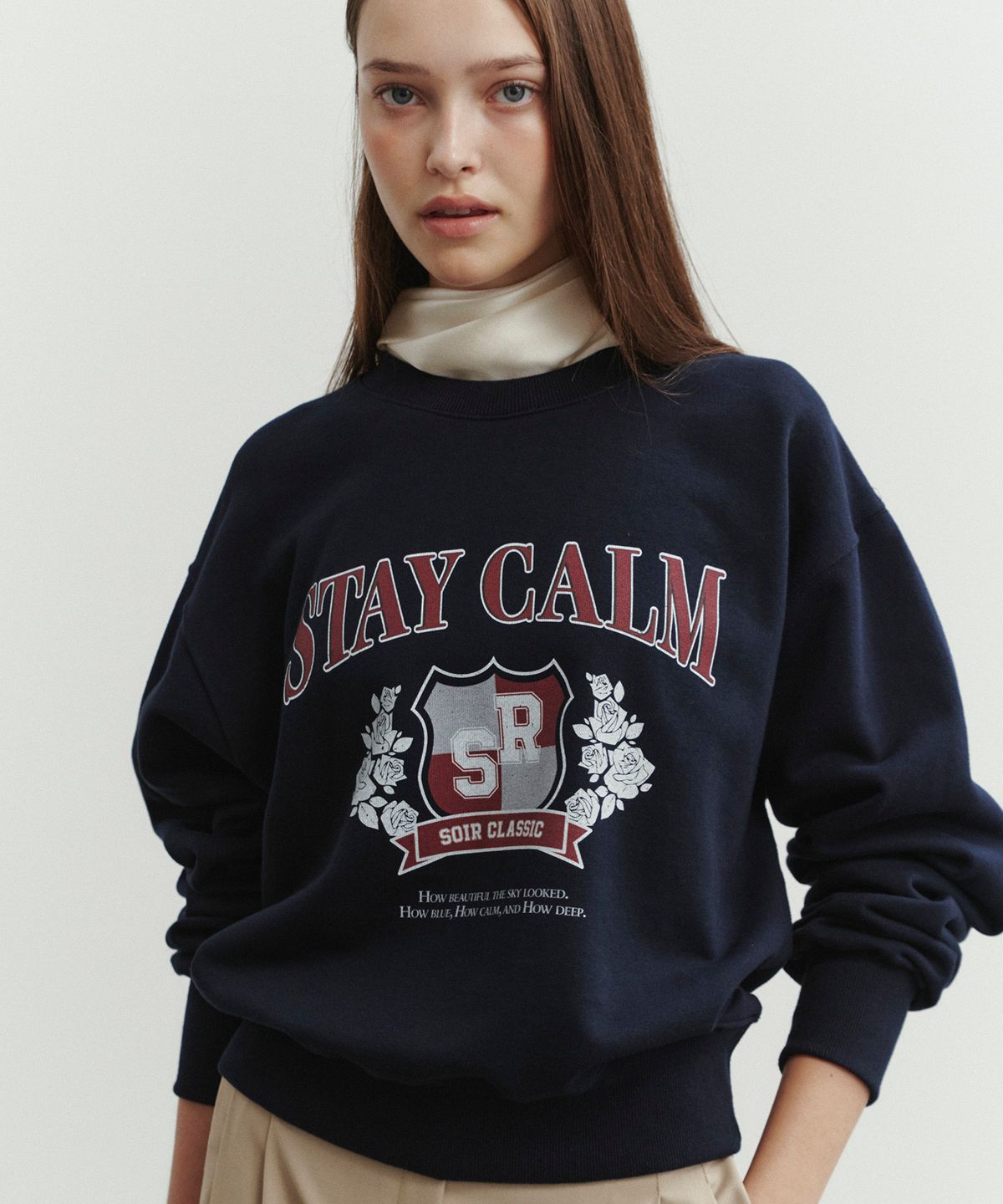 쏘이르(SO IR) STAYCALM SWEATSHIRT - NAVY