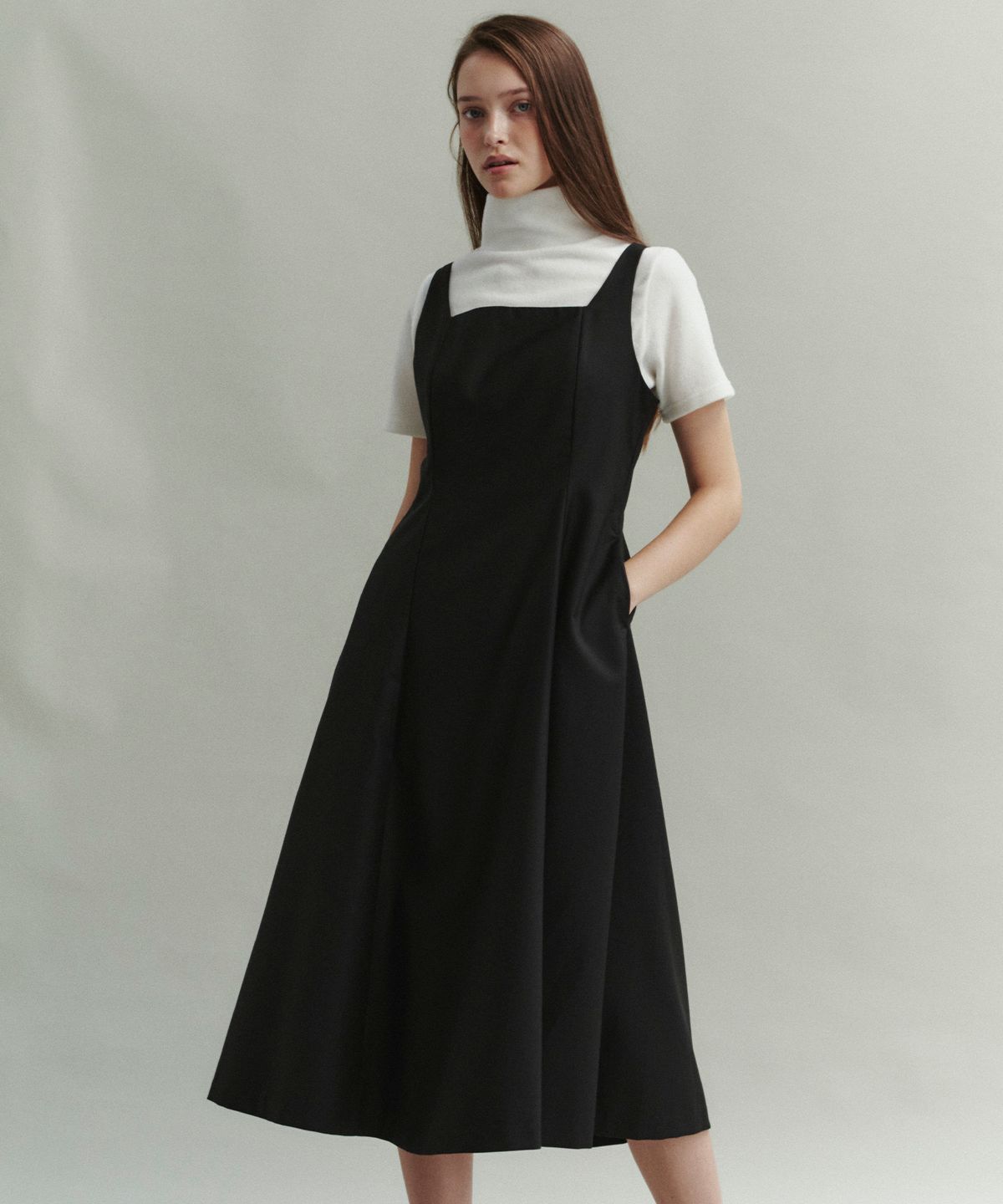 쏘이르(SO IR) SLEEVELESS FLARE DRESS - BLACK