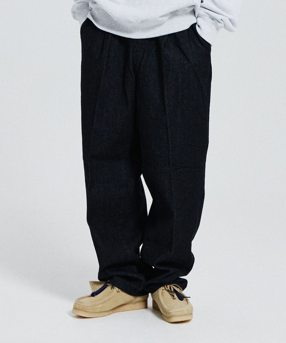 디 그랜드 마틴(DE GRAND MATIN) WIDE BANDING ONE TUCK DENIM PANTS_BLACK