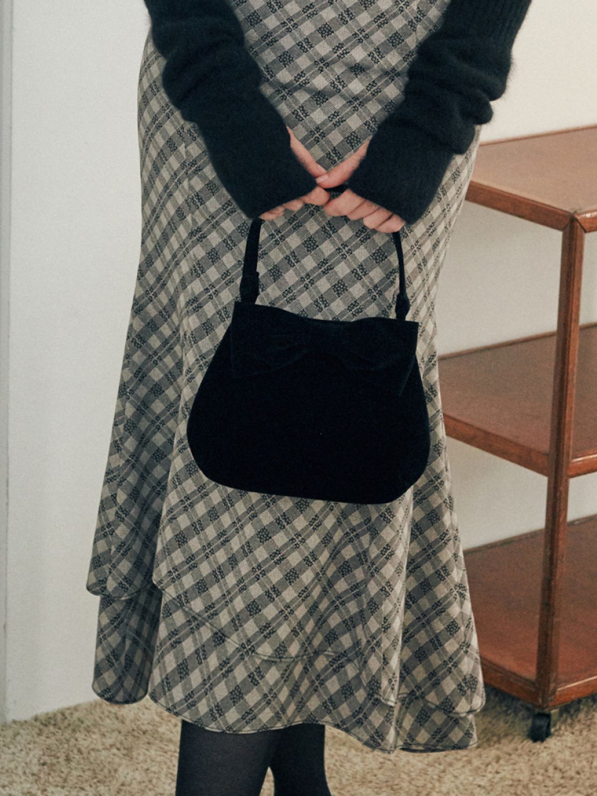 오앨(OUEL) RIBBON VELVET TOTE BAG_BLACK