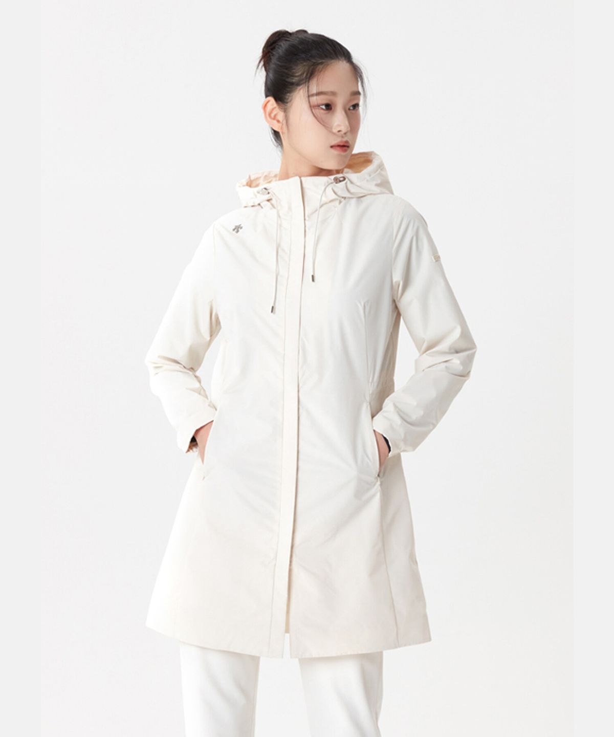 데상트(DESCENTE) 여성 안감형 롱 우븐자켓 아이보리(SO322TJK81)