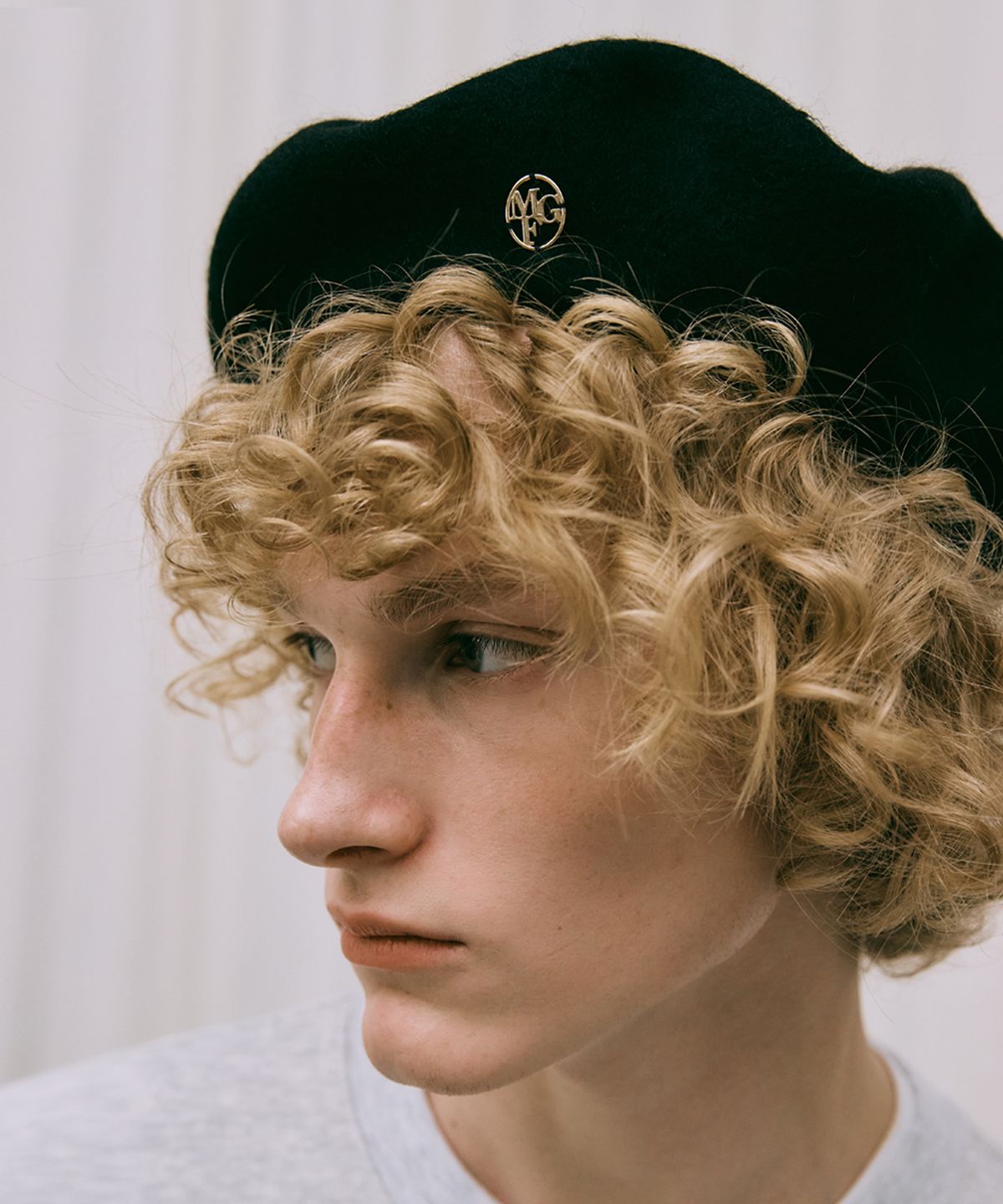 마리떼 프랑소와 저버(MARITHÉ + FRANҪOIS GIRBAUD) METAL CIRCLE LOGO WOOL BERET black