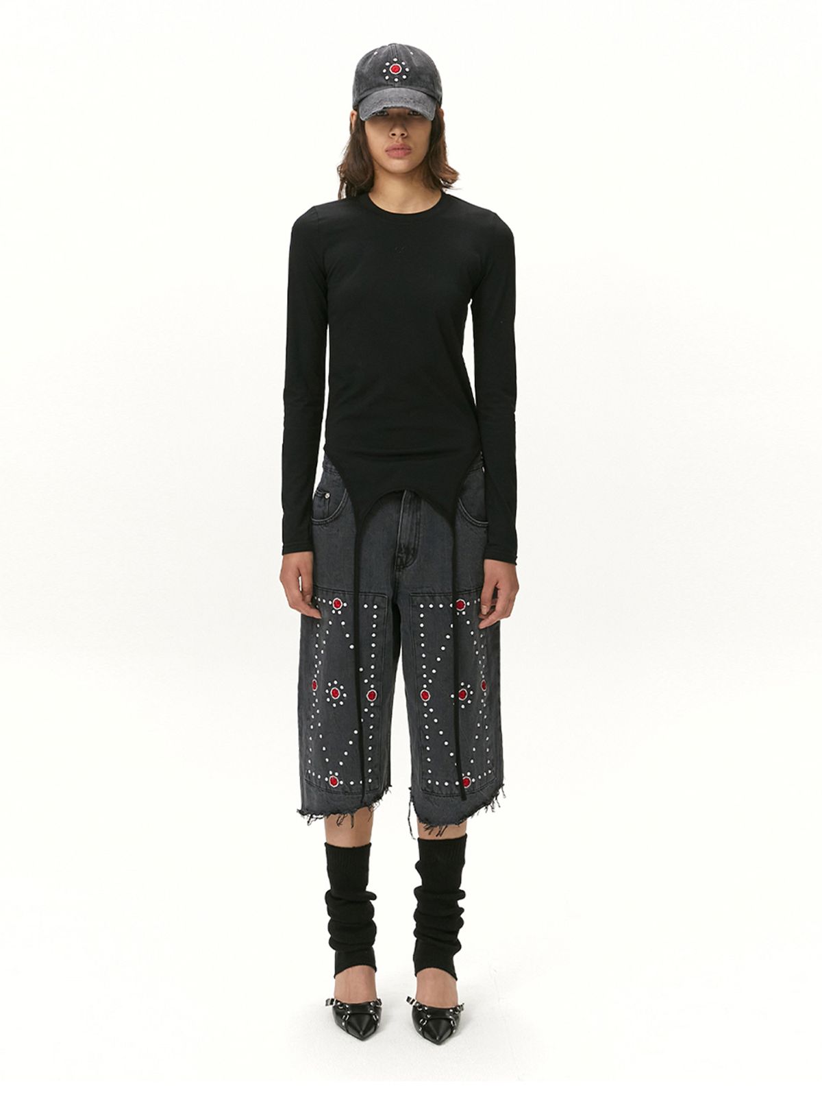 모어댄파라다이스(MORE THAN PARADISE) CUBIC EMBROIDERY HALF DENIM - BLACK