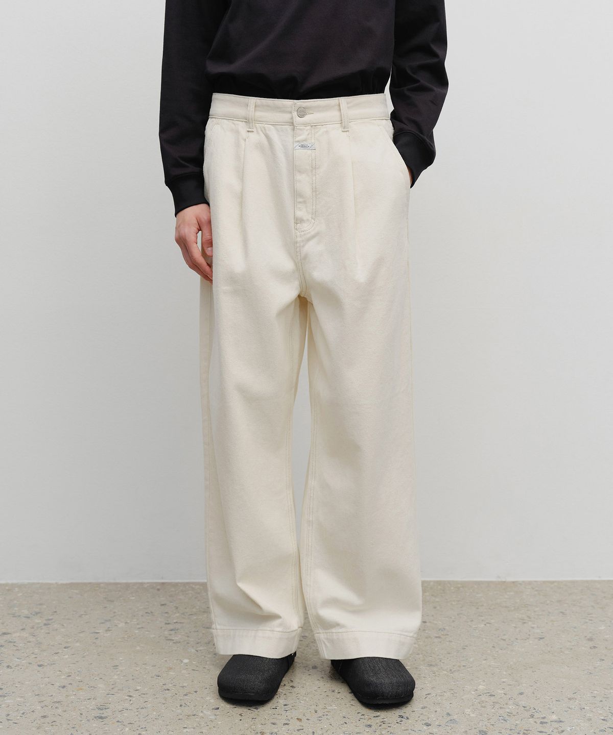 마리떼 프랑소와 저버(MARITHÉ + FRANҪOIS GIRBAUD) M LOW-WAIST TUCK WIDE DENIM PANTS ecru