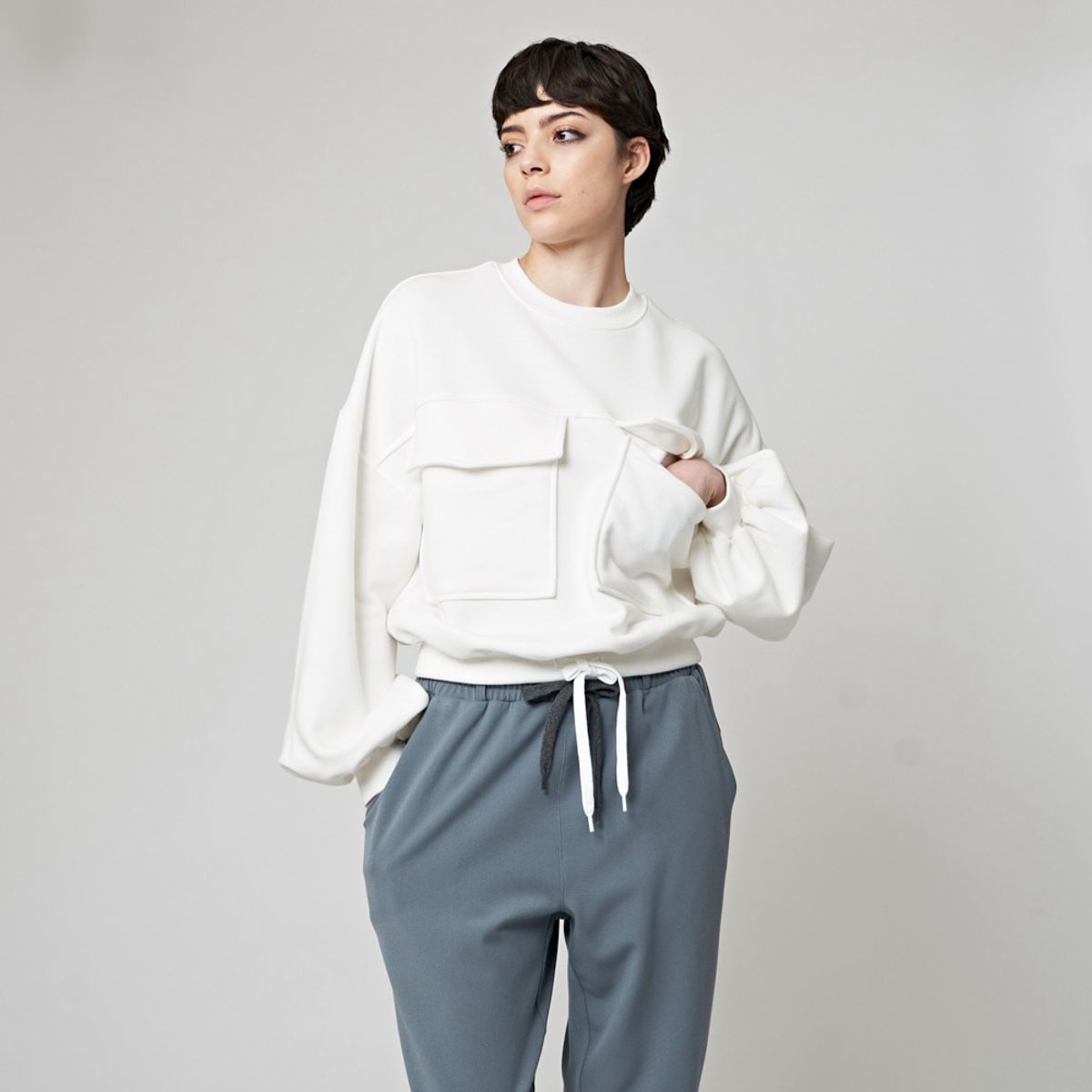 애스플래폼(ATHPLATFORM) AW32TL04 플랩포켓 스웻셔츠_오프 화이트