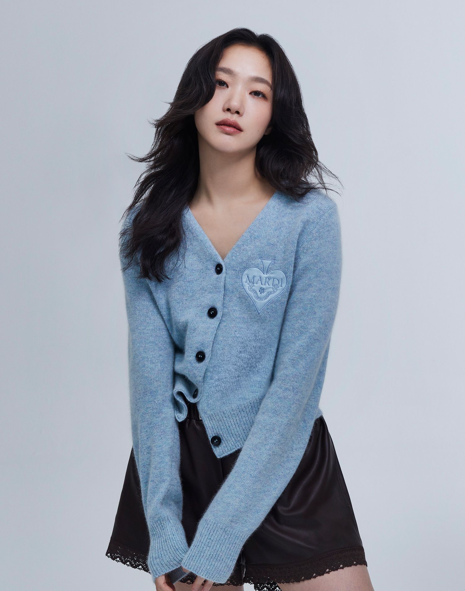 見逃し厳禁！おトクな MUSINSA | NECK V CARDIGAN BLENDED RACCOON MERCREDI MARDI トップス