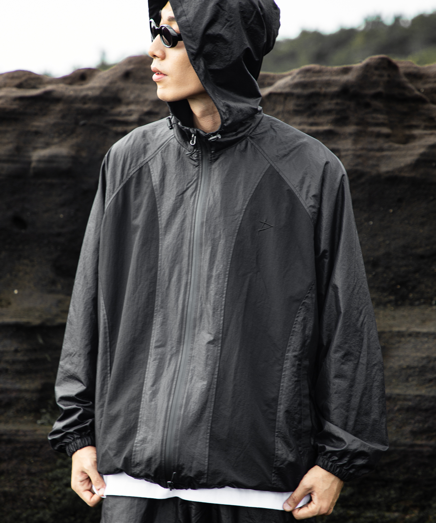 MUSINSA | PLAYIAN Glitter hooded windbreaker jacket - BLACK 