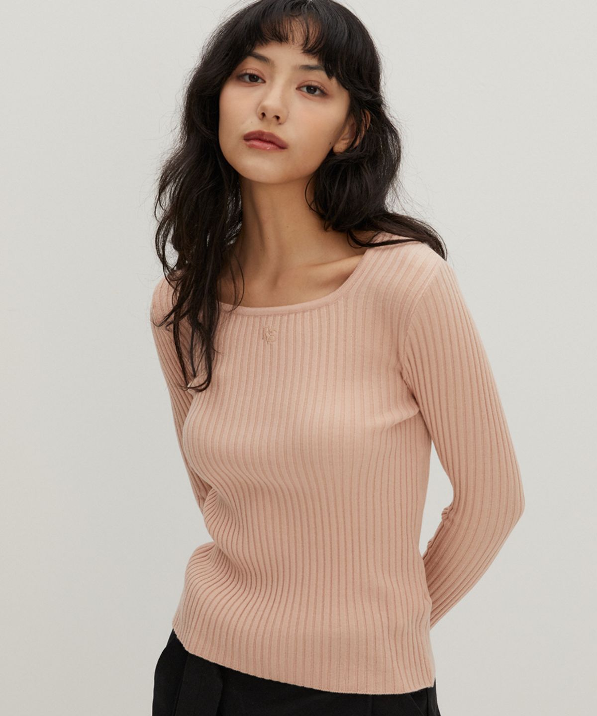 레이버러스(RAVEROUS) 스퀘어넥 스웨터 핑크