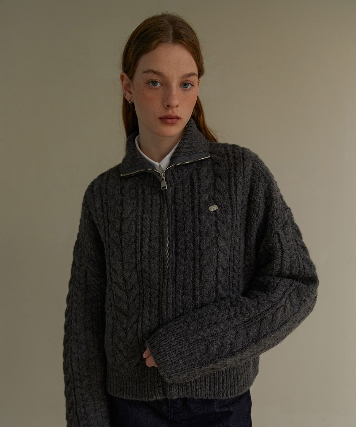 썸웨어버터(SOMEWHEREBUTTER) cable knit Full zip-up - charcoal