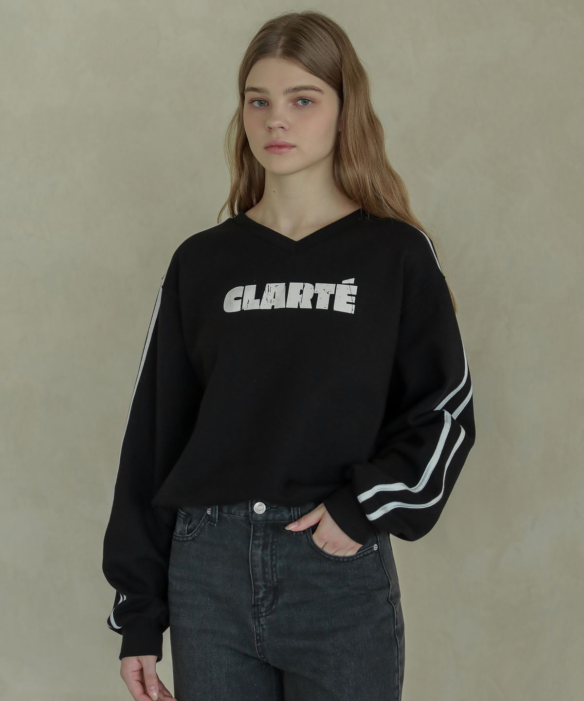 로시로우(LOSSYROW) Lossy  Line Point V-Neck Sweatshirt_black