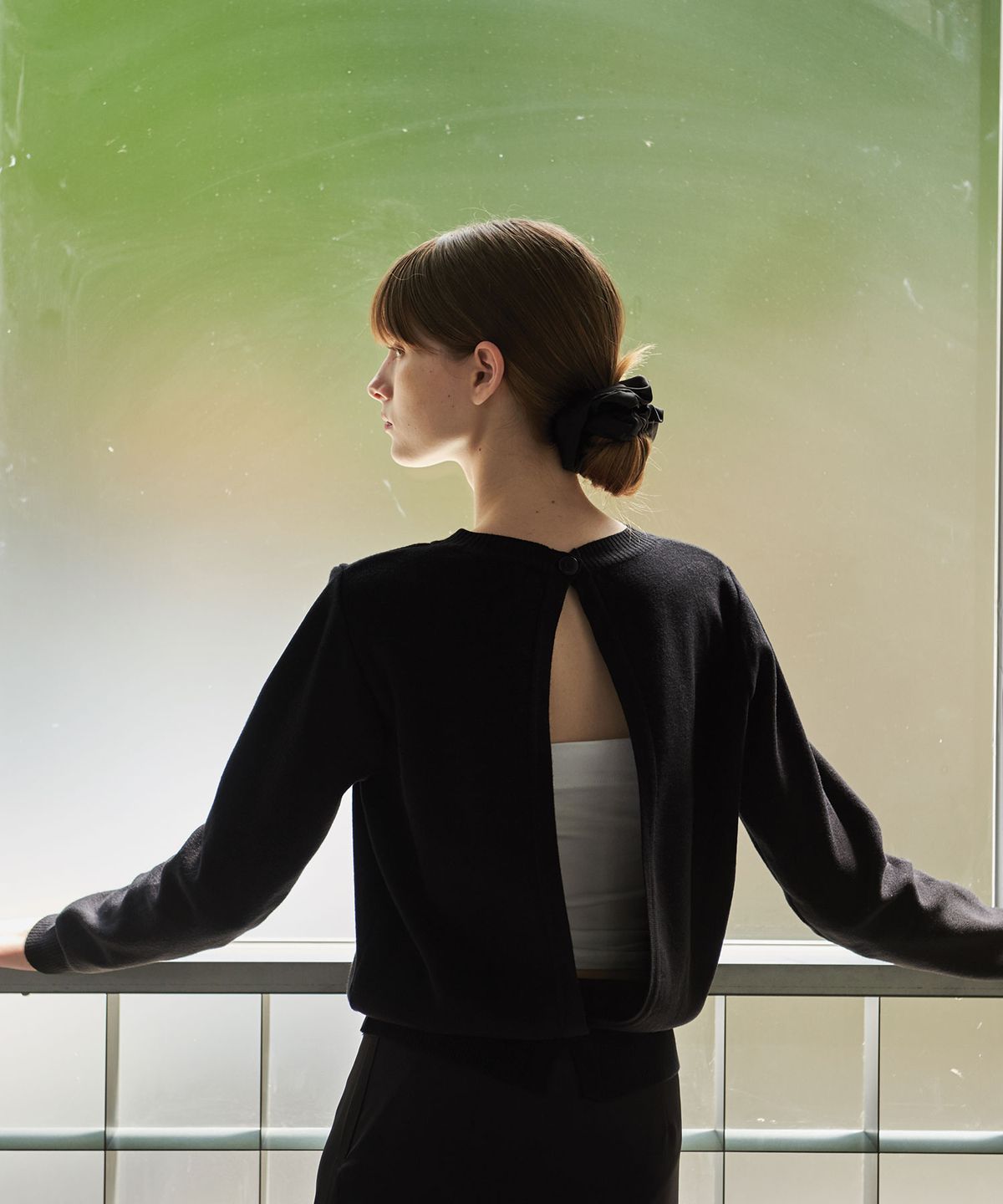 38컴온커먼(38COMEONCOMMON) Back cut-out knit (Black)
