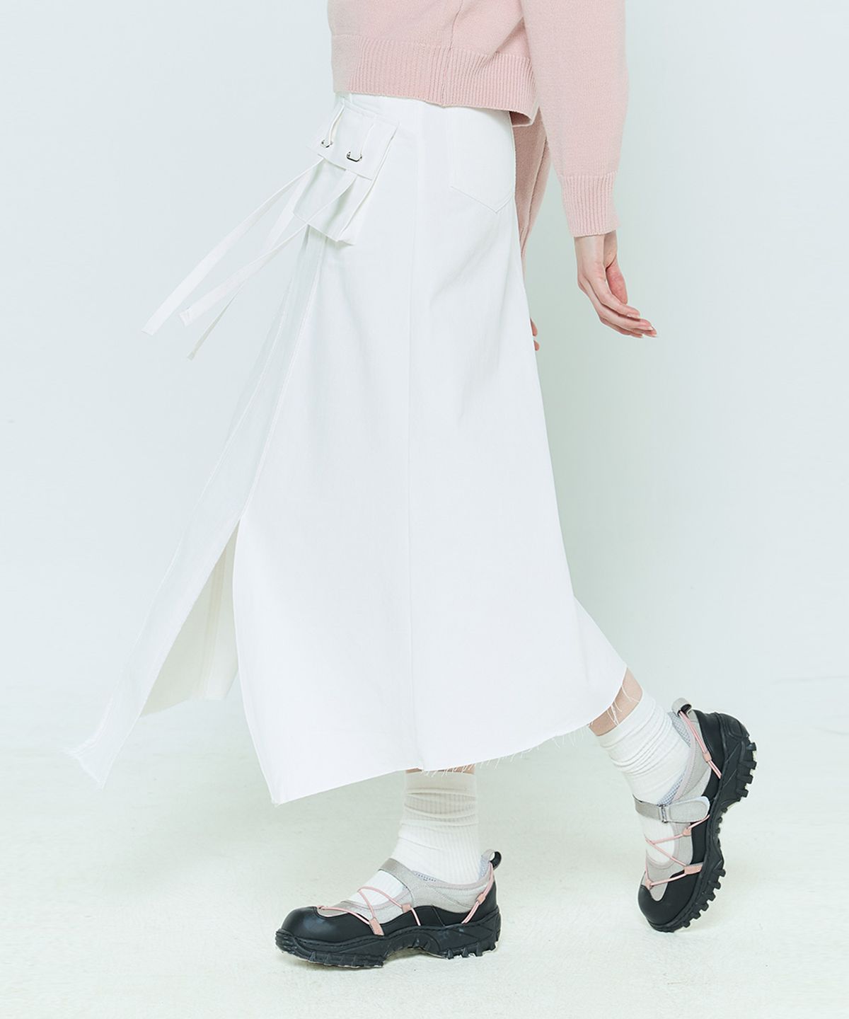 라티젠(LARTIGENT) L6 POCKET SLIT SKIRT(WHITE)