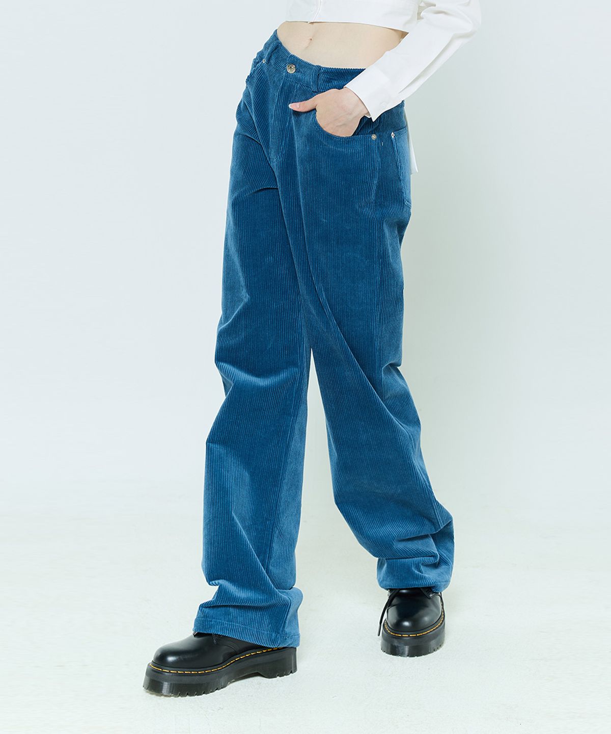 라티젠(LARTIGENT) L6 CORDUROY STRAIGHT PANTS(BLUE)