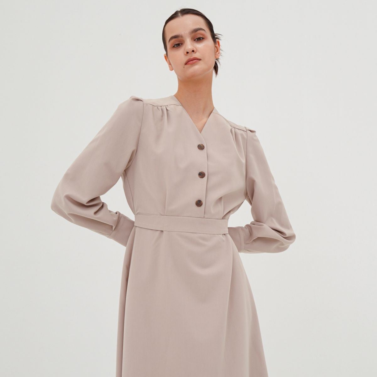 아쿠드(ACUD) V-neck Long Sleeve Shirt Dress _Beige