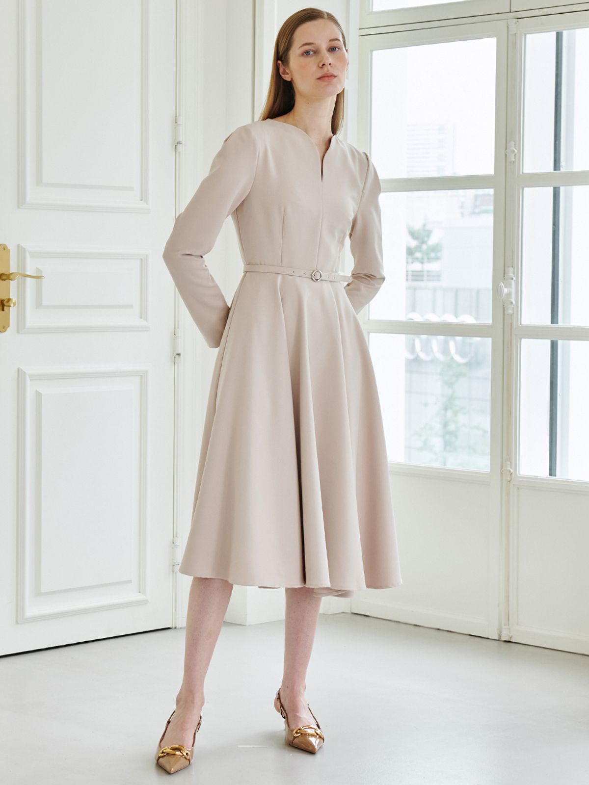 누브(NOUVE) Heart Neck Flare Dress-Beige