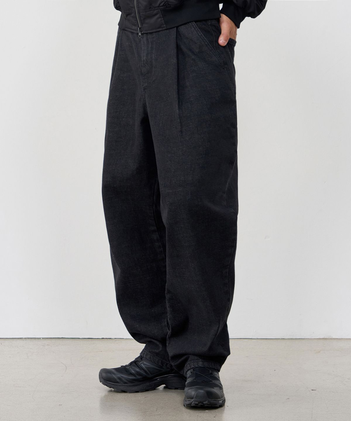 아워데이즈(OURDAYZ) 벌룬핏 데님 팬츠 [WASHED BLACK]