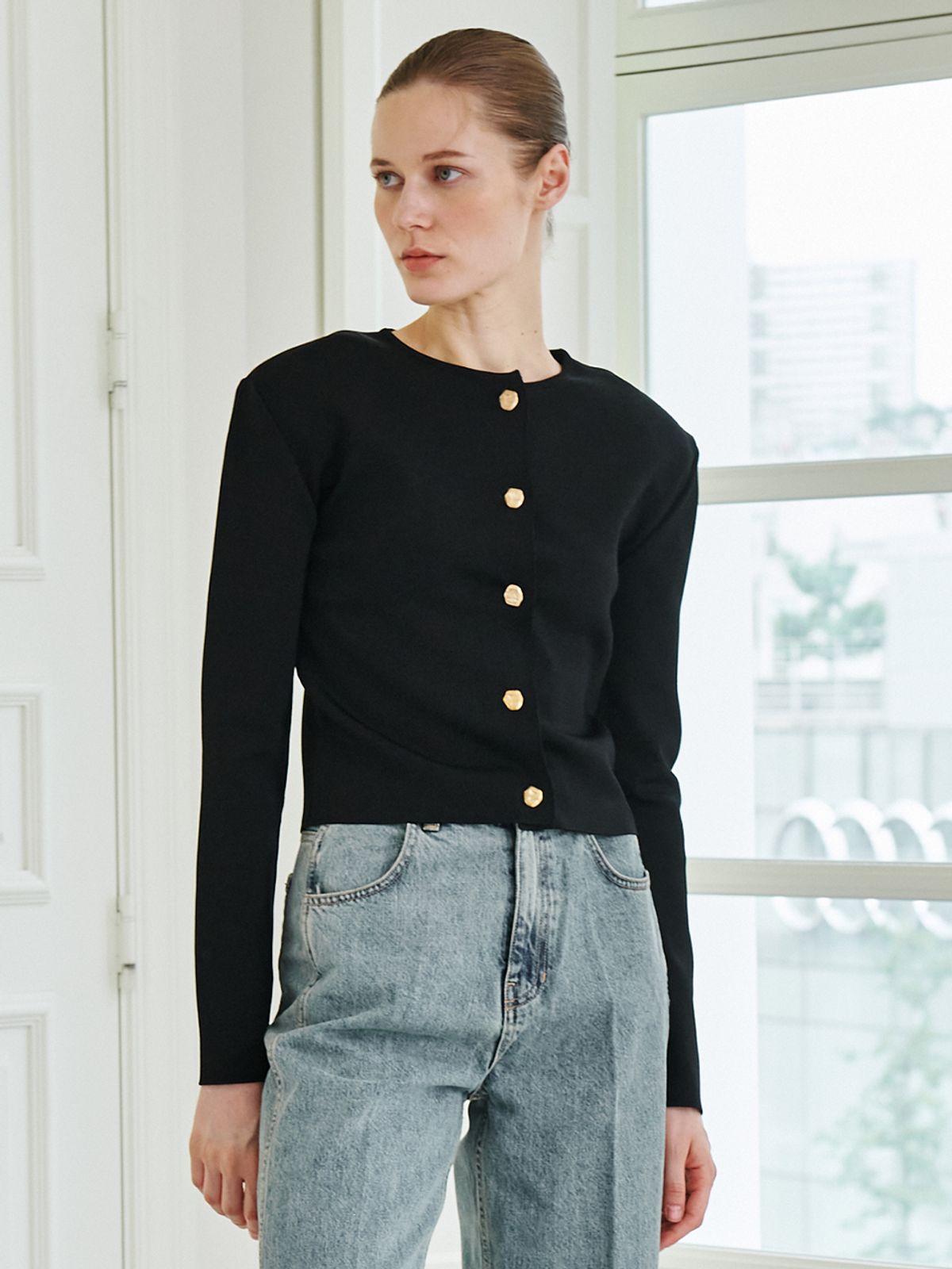 누브(NOUVE) Crop Soft Knit Cardigan - Black