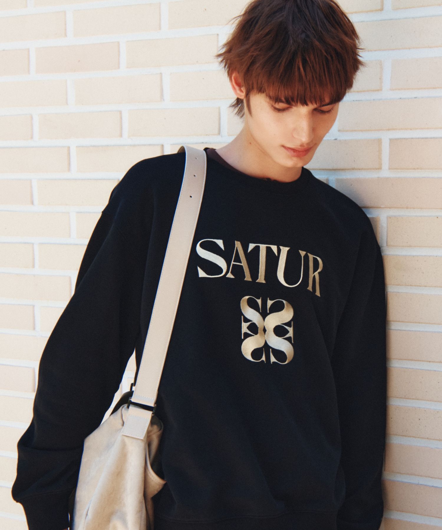 MUSINSA公式 | SATUR classic logo sweatshirt classic black