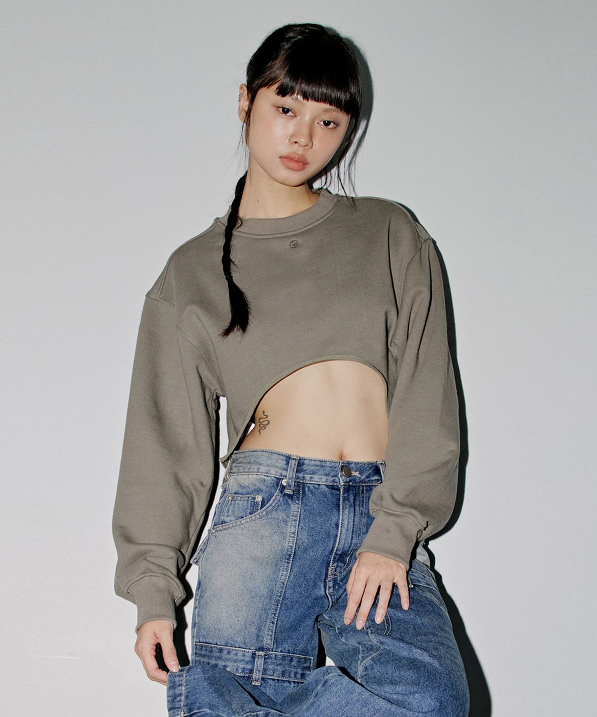 탑걸(TOPGIRL) HALF MOON CUTOUT SWEATSHIRTS_T326TP104