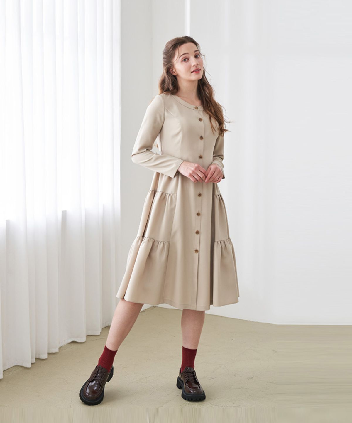 엘바이엘(LBYL) 베이지 티어드 버튼 원피스