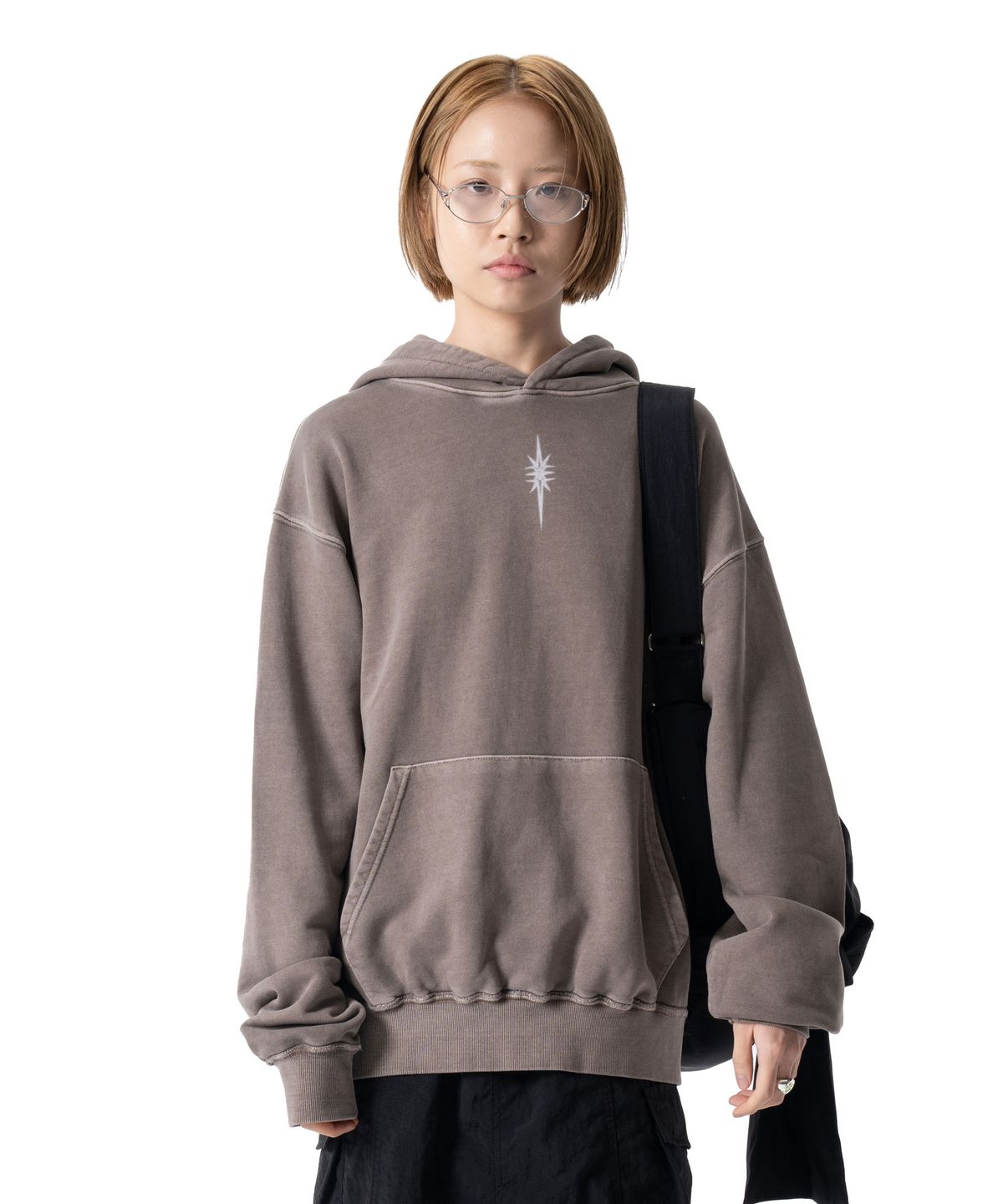 이우가마카라스(IUGAMAKARAS) Pigment Dyed Hoodie (Brown)