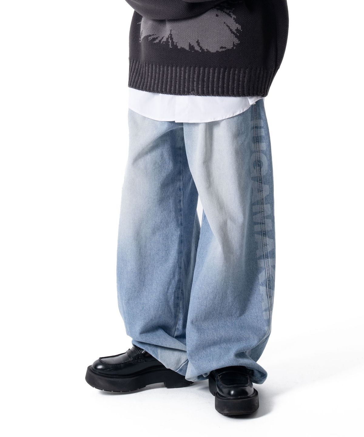 이우가마카라스(IUGAMAKARAS) Laser Washed Denim Pants (Sky Blue)