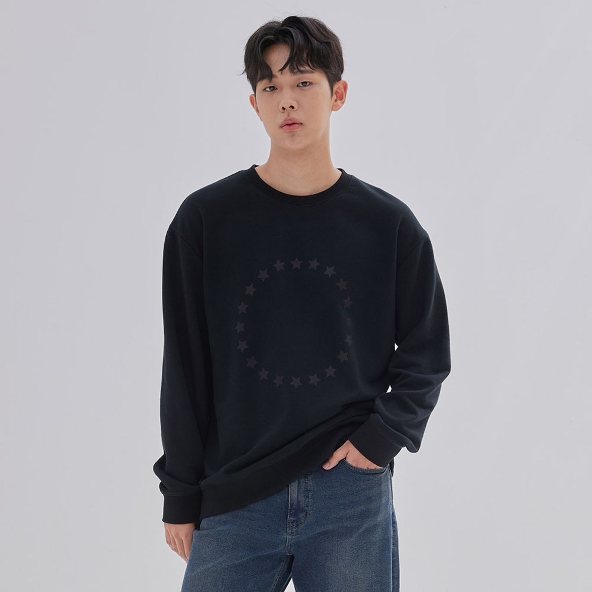 잠뱅이(JAMBANGEE) 공용) 원형 스타 아트웍 보스쮸리 맨투맨_DN3WTS599-BK