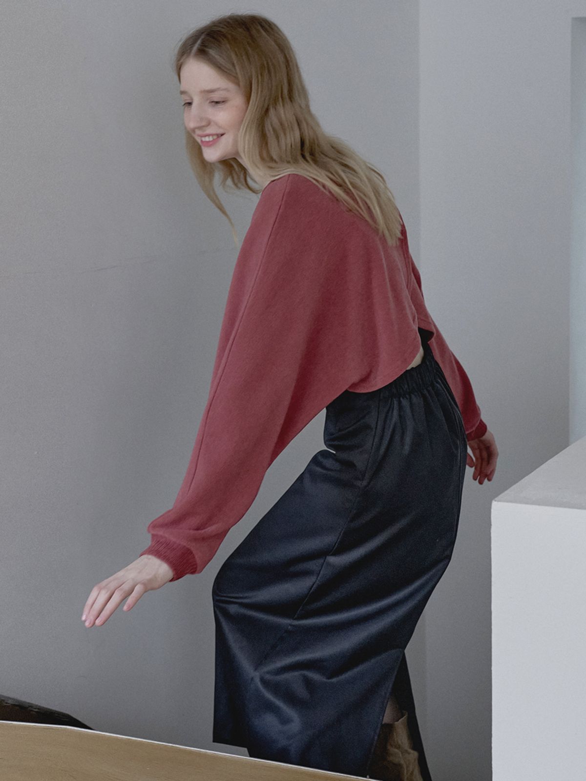 아방(AVANT-G) Back Slit Crop knit T-shirt - BRICK