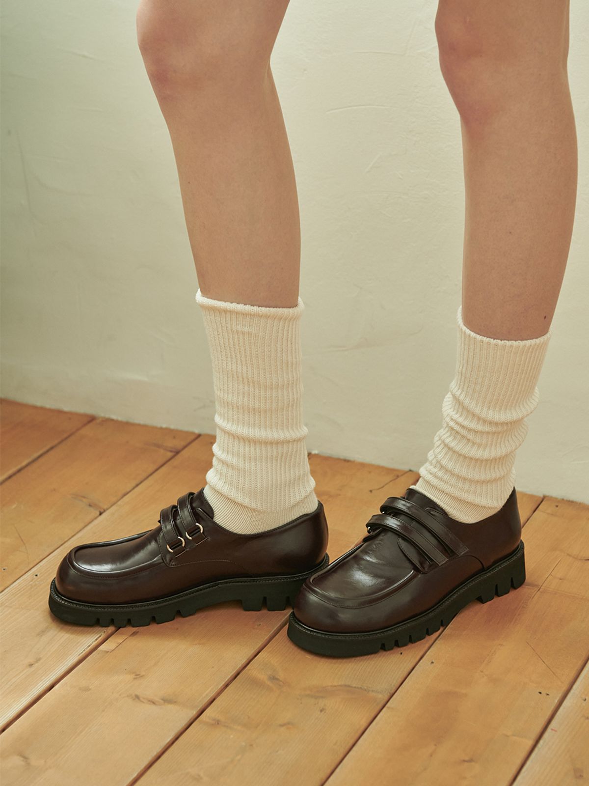 인더스타(INTHESTAR) IS_231623 Teddy Two-Strap Loafer (2colors)
