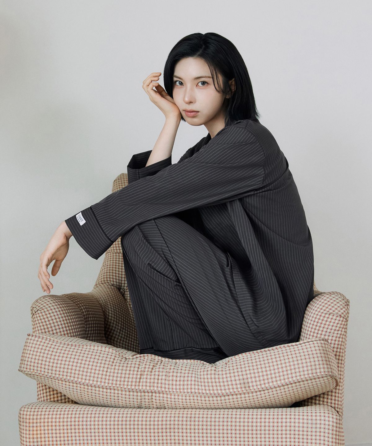 도씨(DOSSY) 실크핏 모던 블랙 긴팔 커플 잠옷 세트
