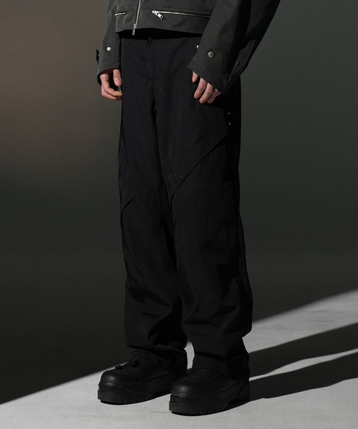 그레일즈(GRAILZ) X PLEATS PANTS [BLACK]