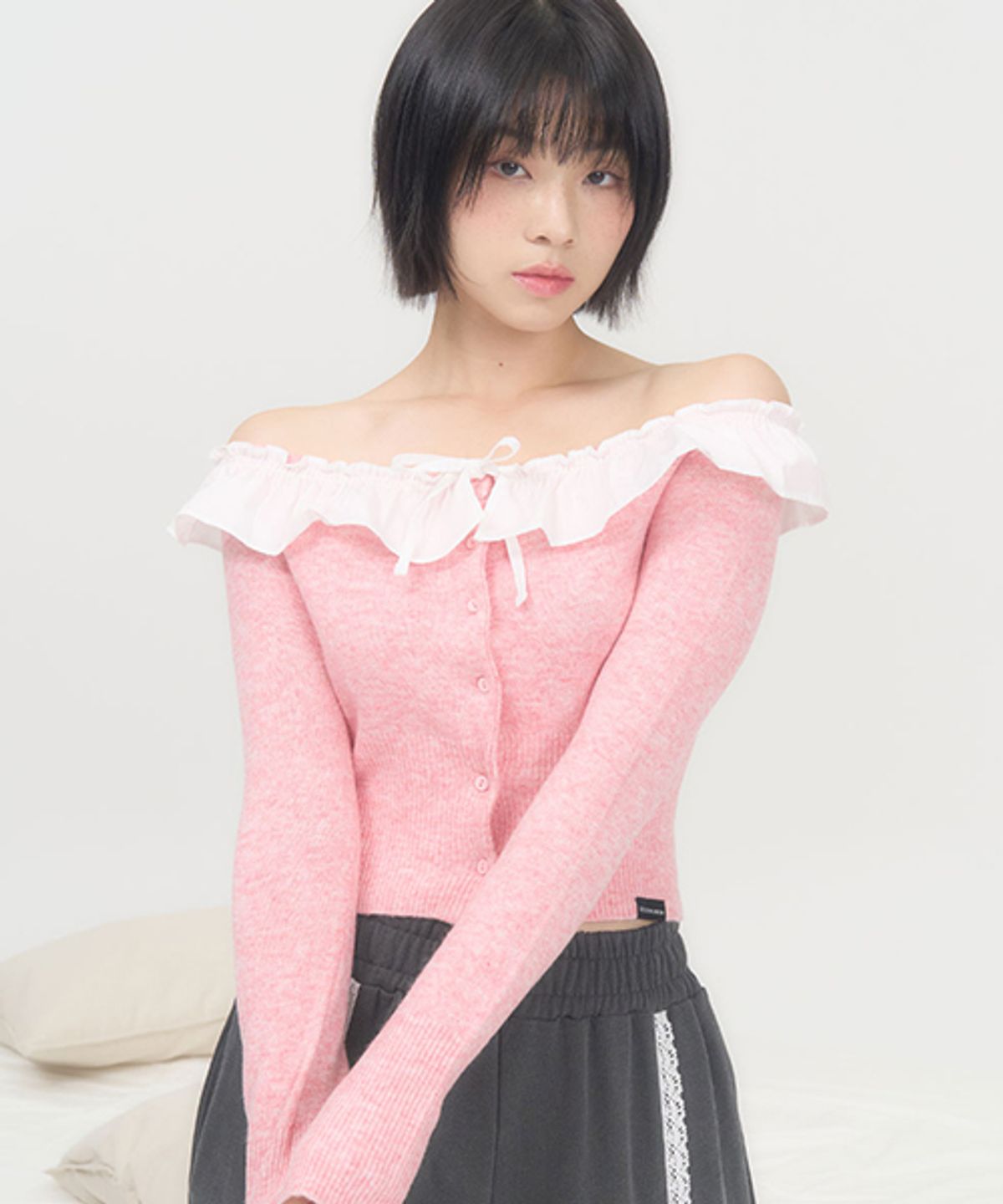지제뮤지엄(ZIZEMUSEUM) FRILL CROP CARDIGAN (PINK)