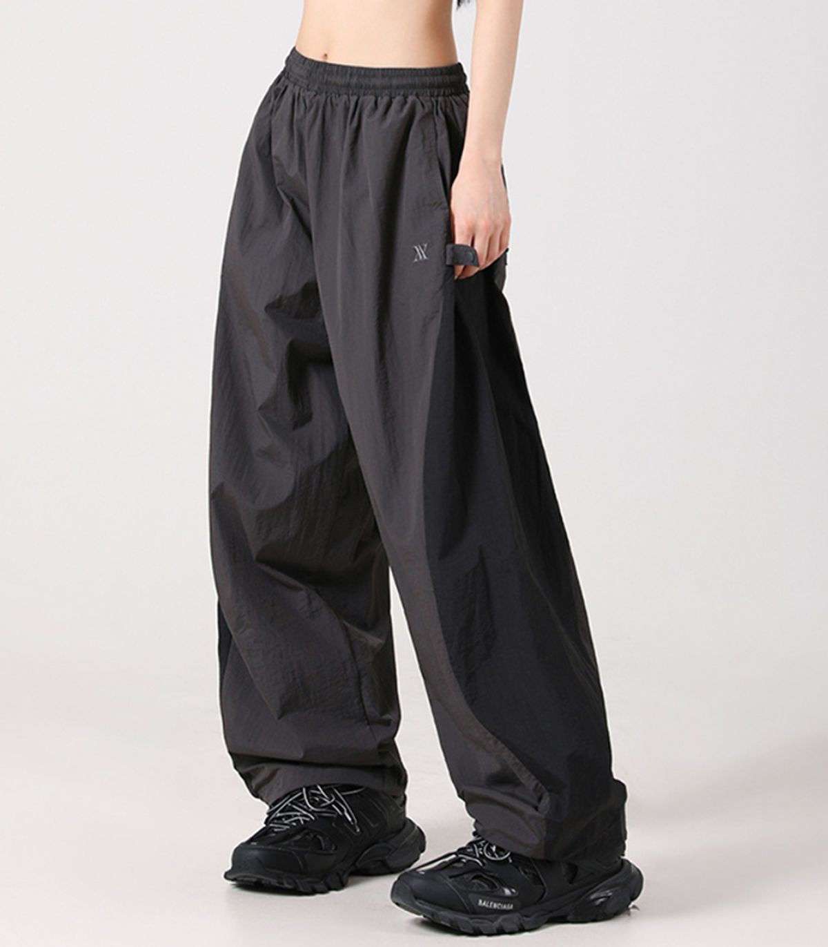 어반드레스(AVANDRESS) Onesnap Taslan Pants DARK GREY