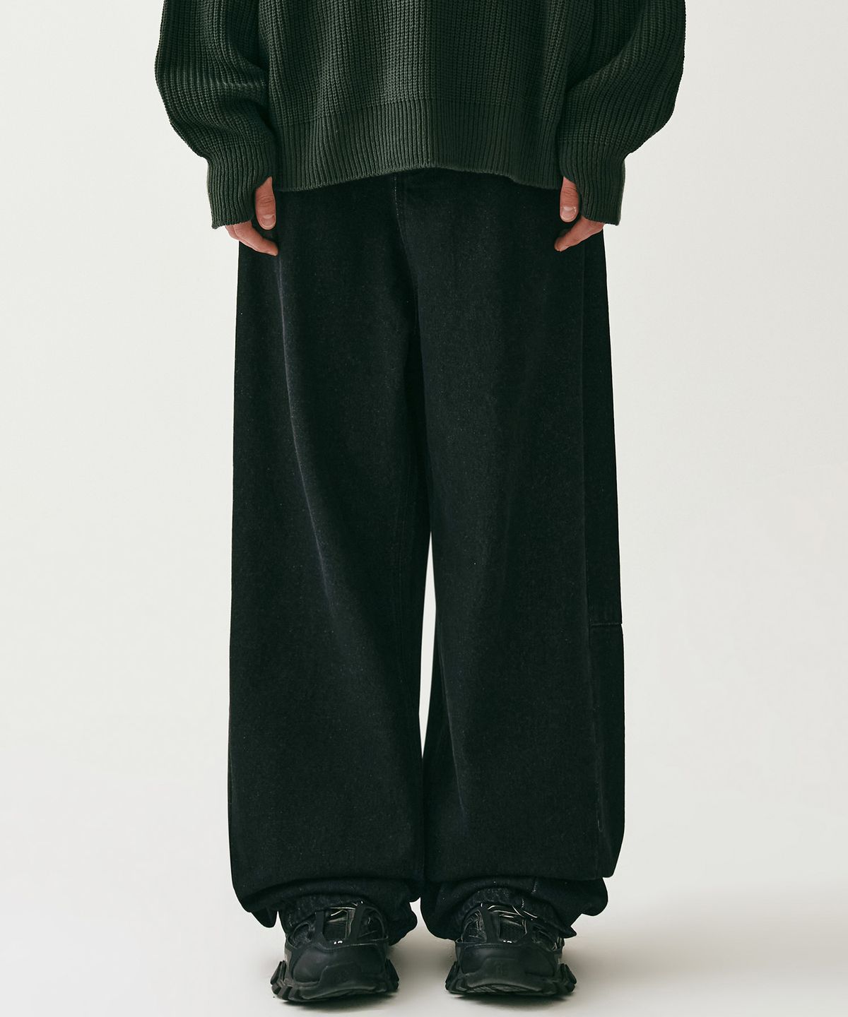 어반드레스(AVANDRESS) Dart Tapered Pants BLACK