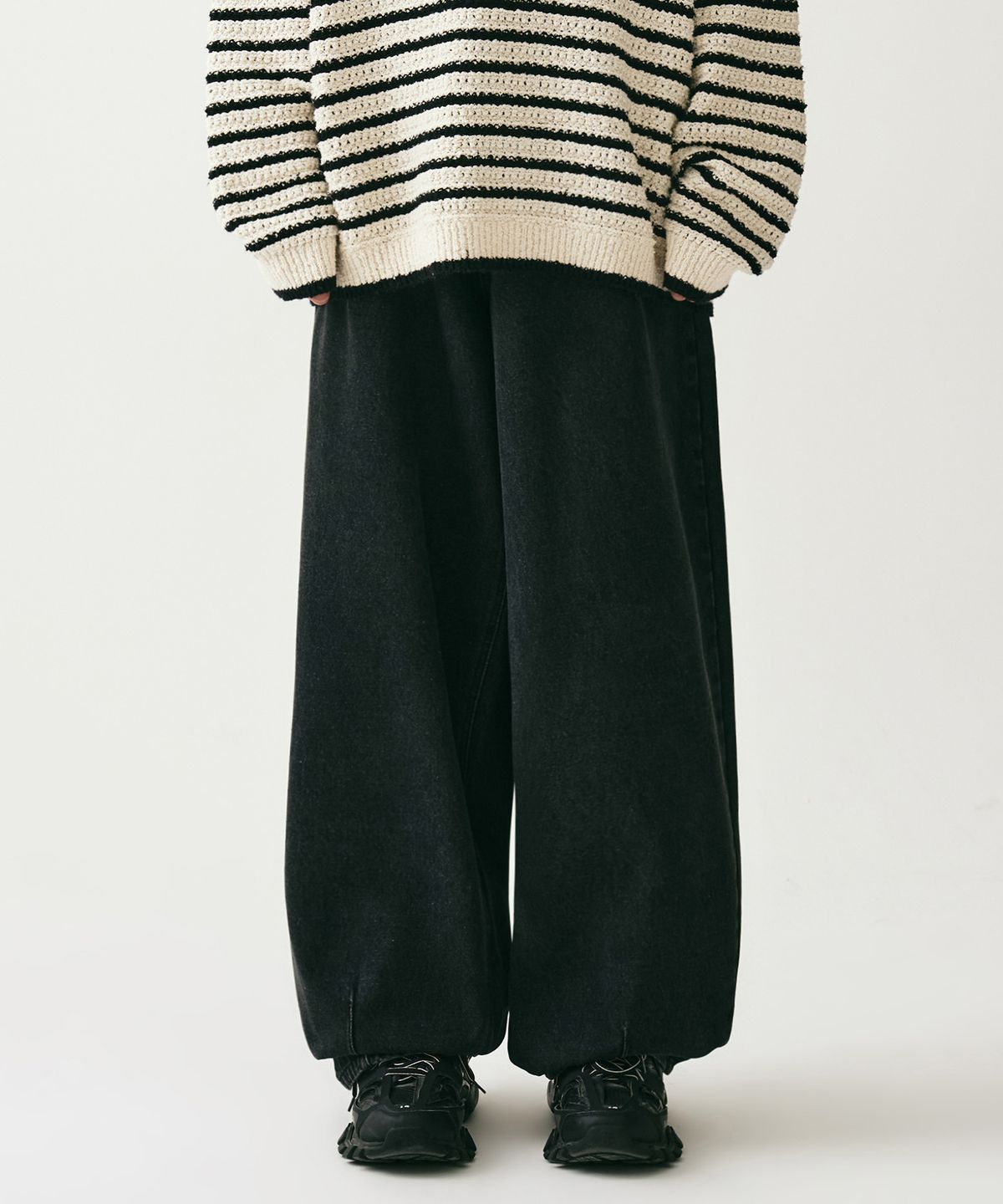 어반드레스(AVANDRESS) Bias Pintuck Denim Pants BLACK
