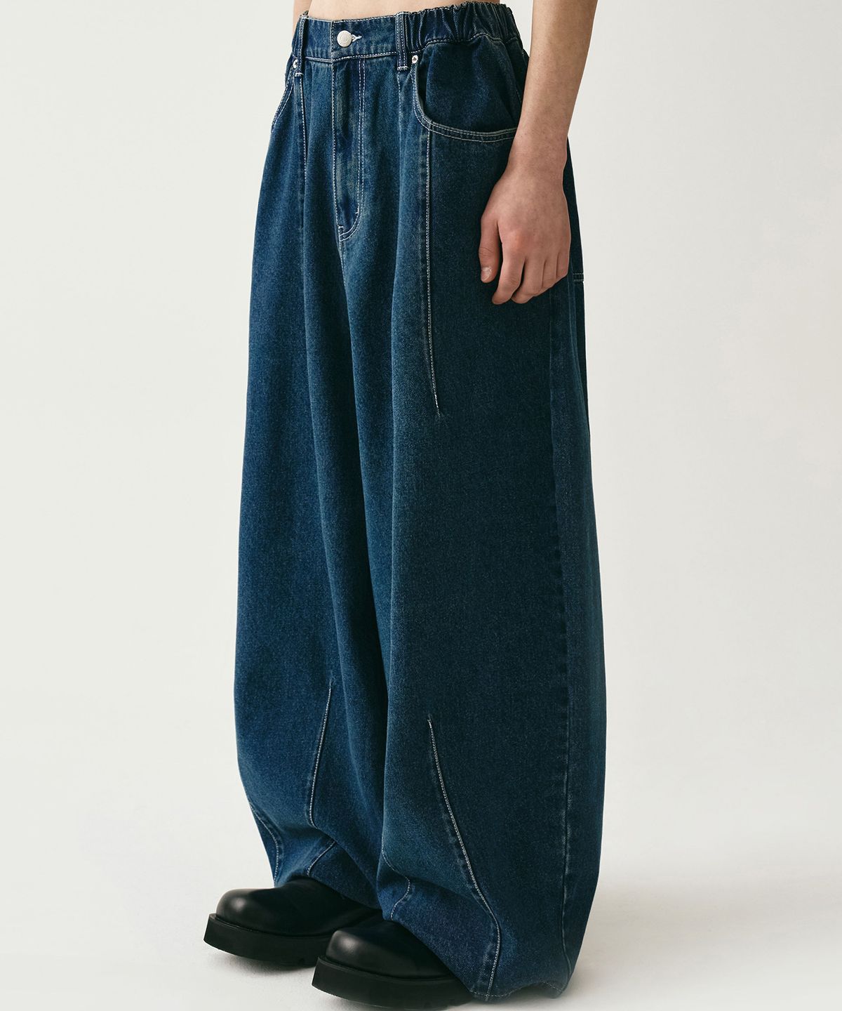 어반드레스(AVANDRESS) Super Wide Dart Denim Pants BLUE