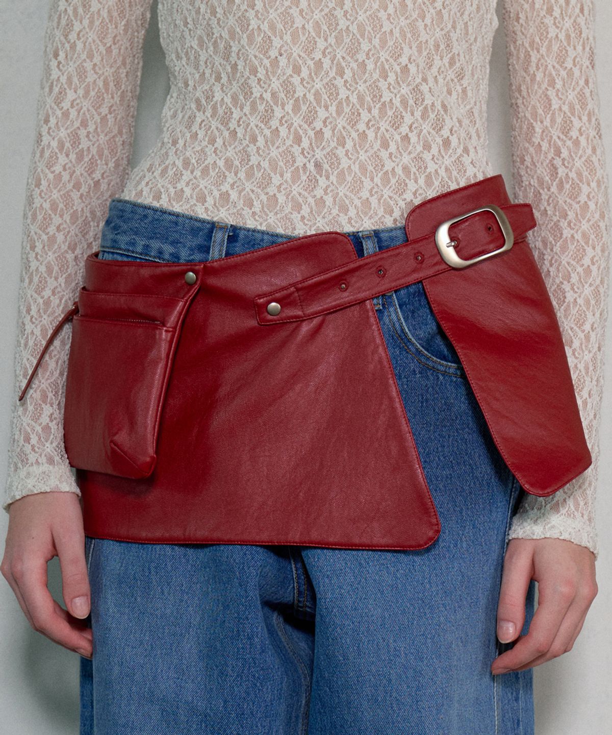 아옵트(AOPT) FAUX LEATHER POCKET BELT SKIRT - RED